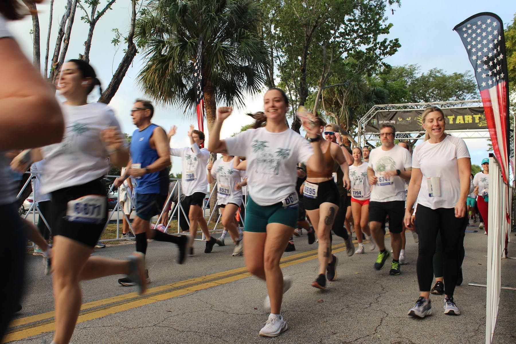 Runners pouring out from under the START arch at the 2024 race